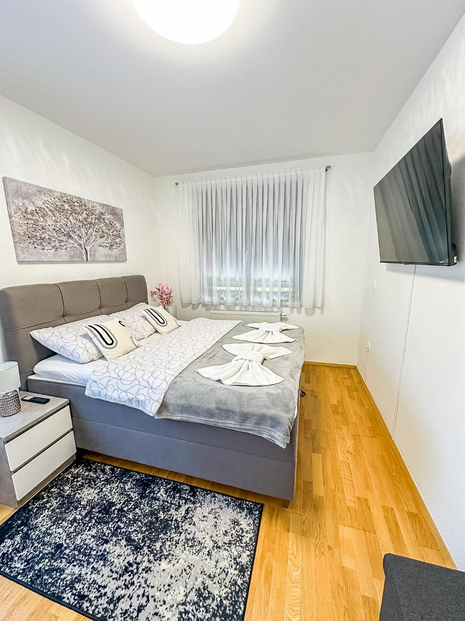 Apartman Lux Self Check-In Virovitica Exterior photo